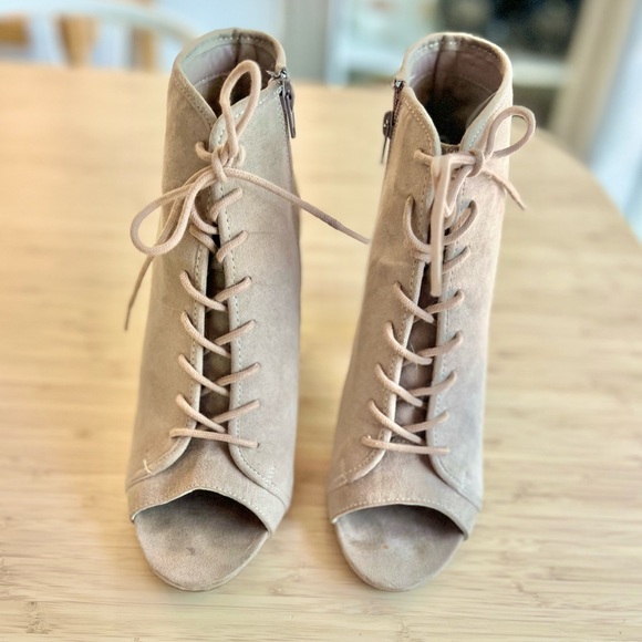 Open toed lace up boots - Picture 5 of 6